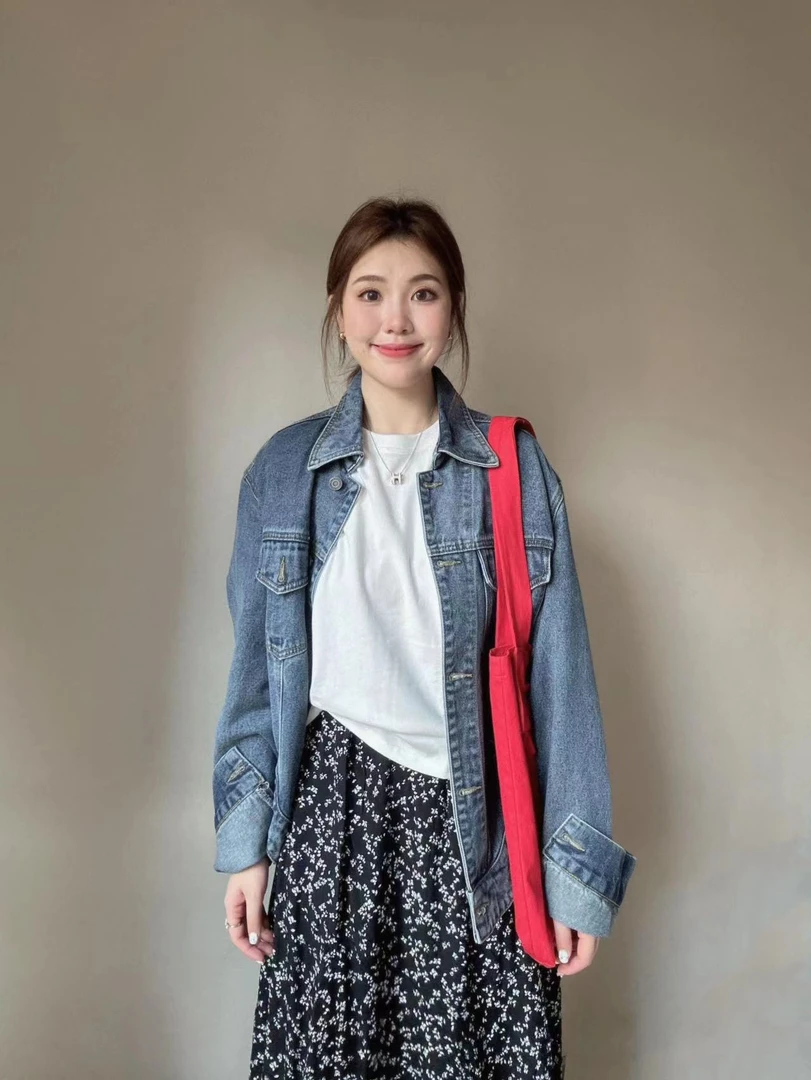 2024新款女茶歇高级感牛仔外套白T短袖内搭时尚搭配碎花半身裙女