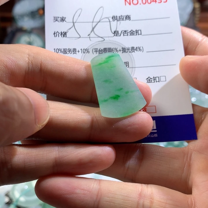 翡翠颈饰未镶嵌扣子