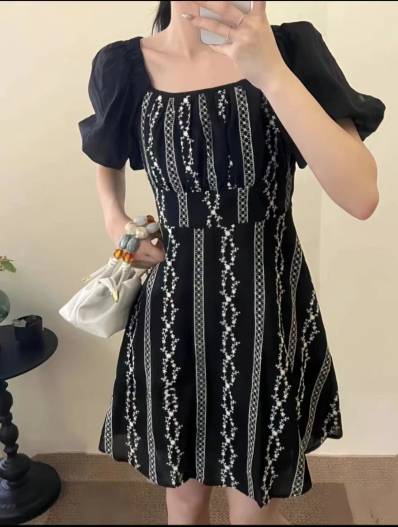 【方领刺绣收腰】气质泡泡袖百搭显瘦连衣裙-苋 15121(8922)