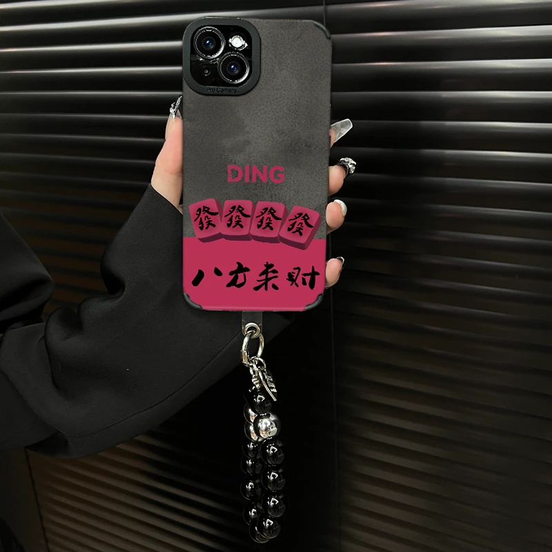 适用【苹果15plus】ins风秋冬皮质八方来财软壳全包港风网红手机壳