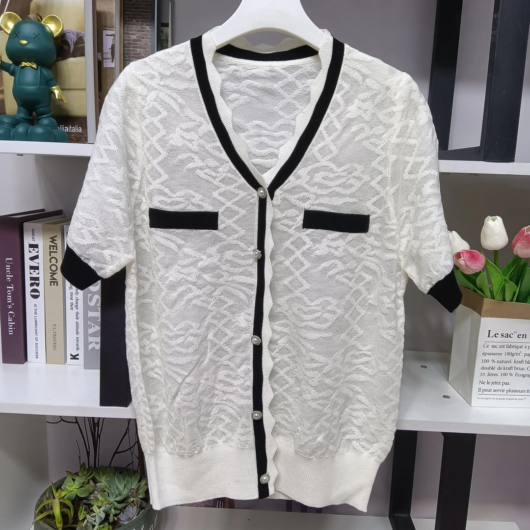 T493【夏季新款】时尚白色V领单排扣假口袋拼色绣花T恤C