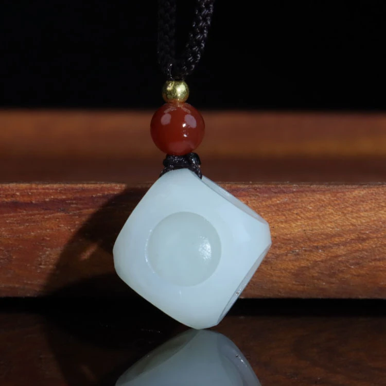 天然和田玉白玉路路通吊坠玲珑筛子女士配饰精美玉石挂件锁骨坠