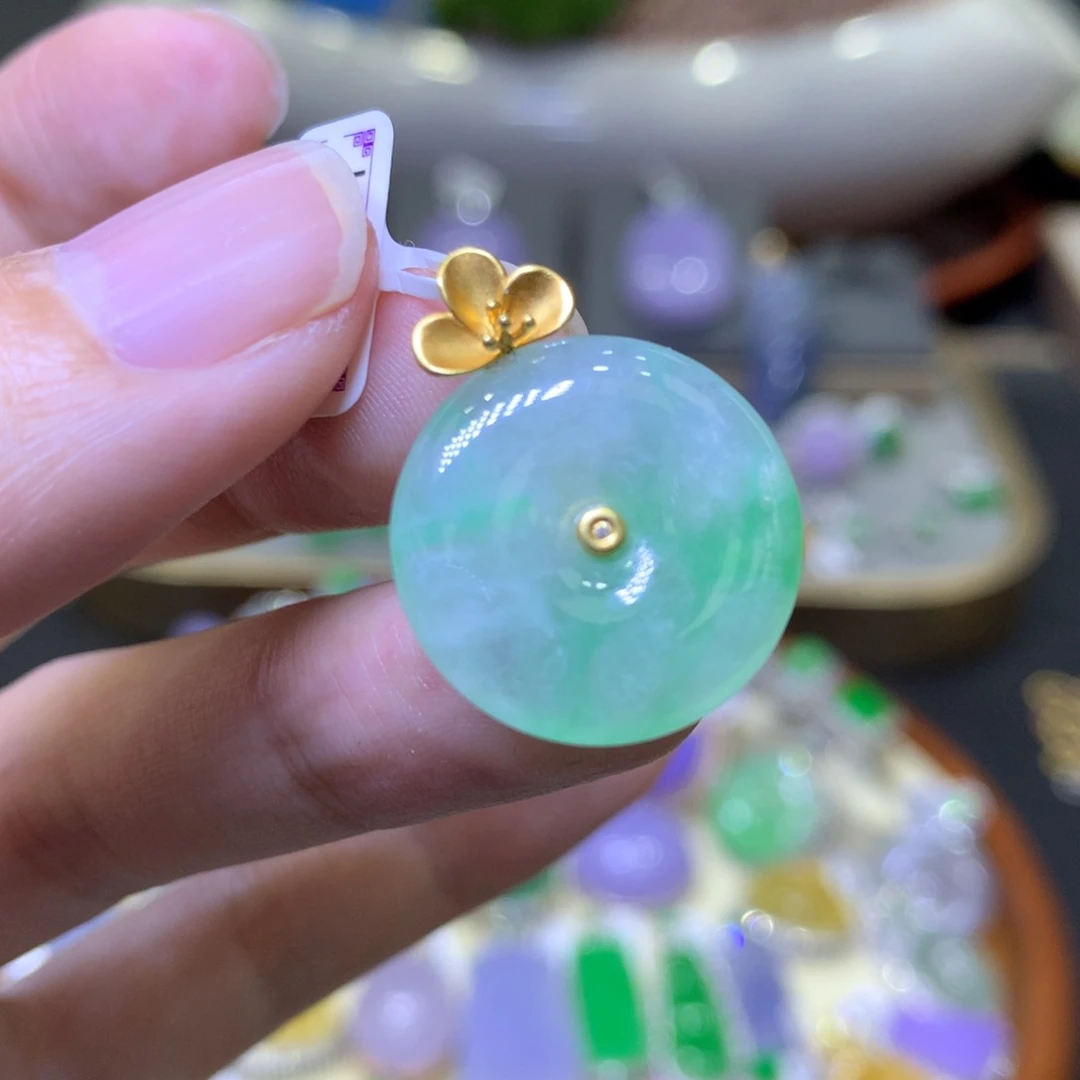 【闪购商品】翡翠颈饰18K金镶嵌翡翠吊坠项链