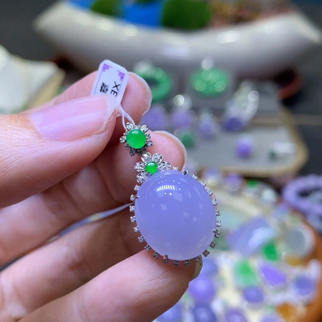 【闪购商品】翡翠颈饰18K金镶嵌翡翠吊坠项链