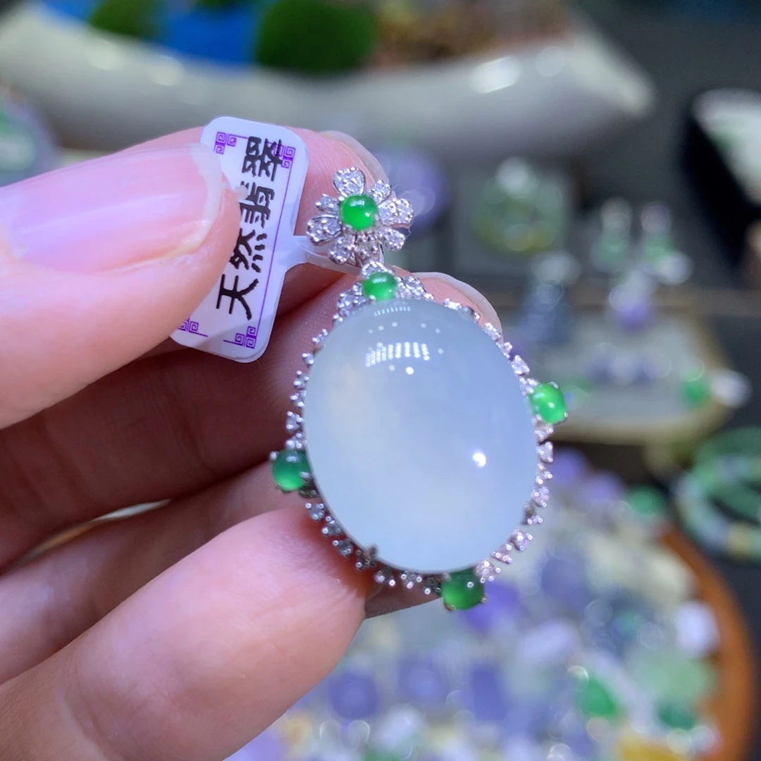 【闪购商品】翡翠颈饰18K金镶嵌翡翠吊坠项链