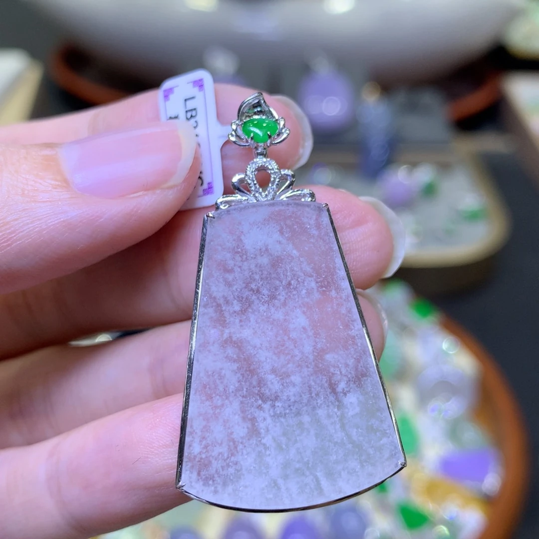 【闪购商品】翡翠颈饰18K金镶嵌翡翠吊坠项链
