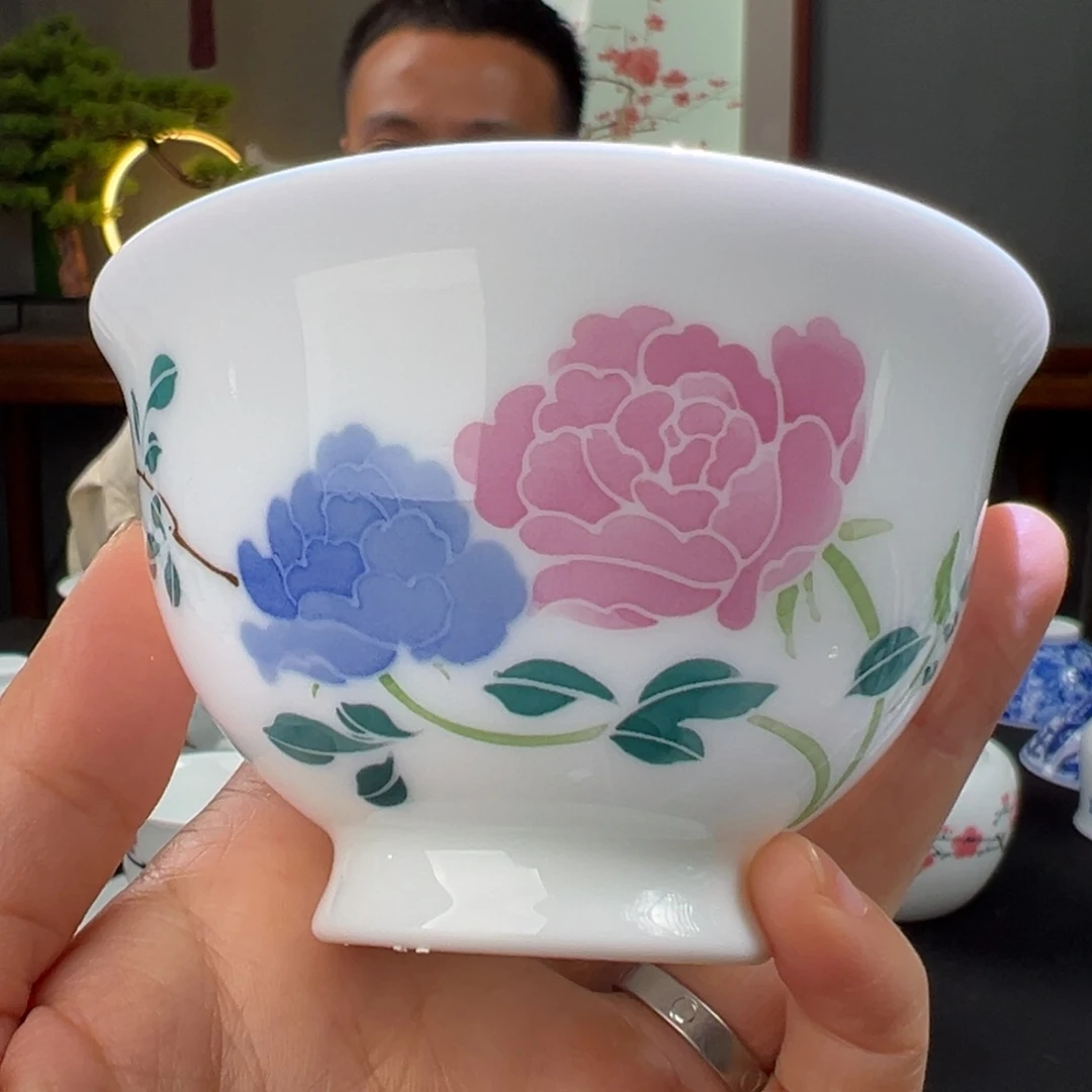 釉下彩花卉高足杯