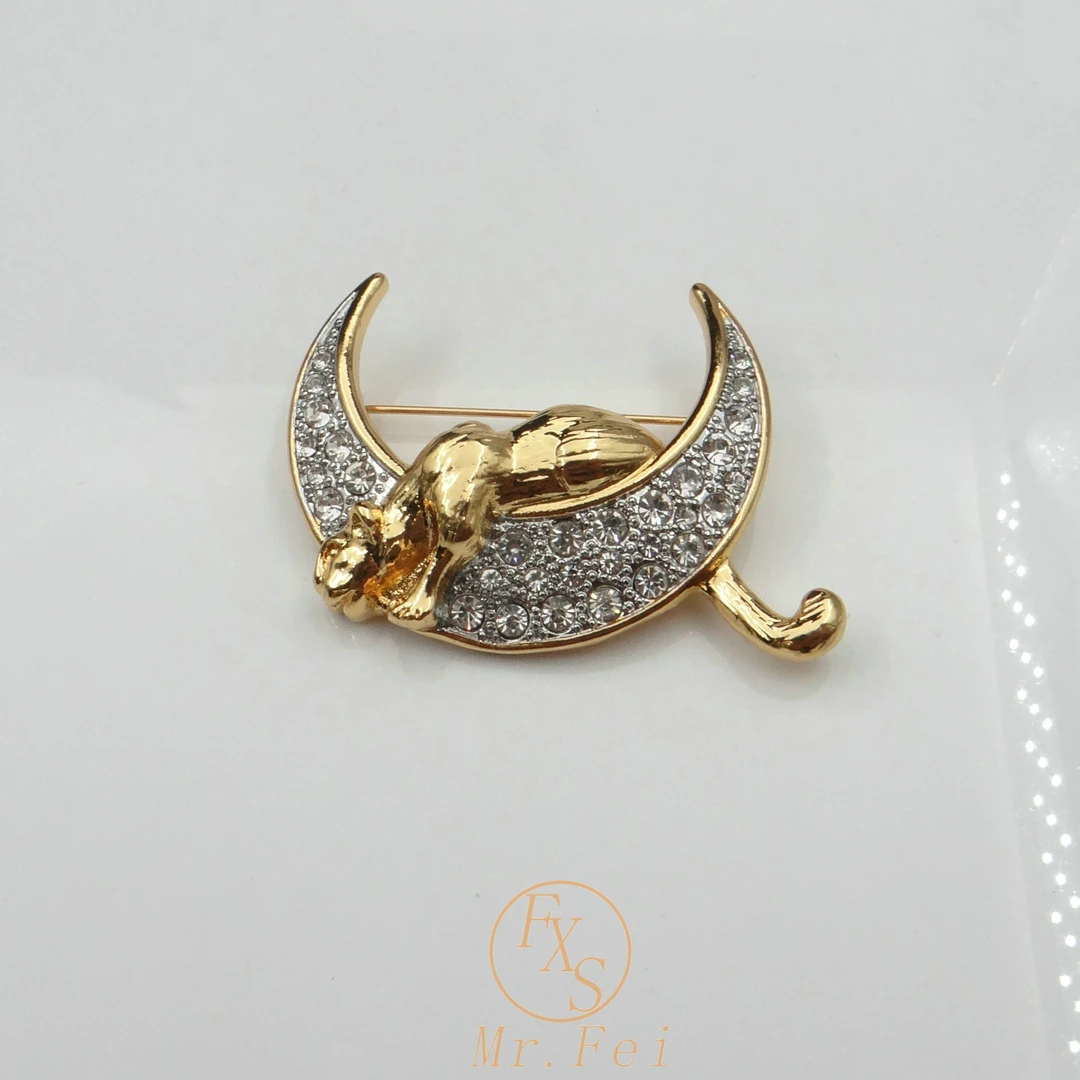 铜合金胸针 设计师满镶鎏金豹胸针~8232