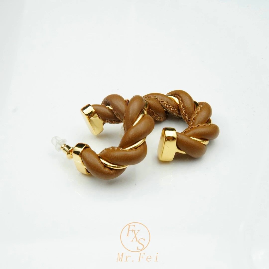 铜合金皮质耳饰 溯源好物设计师款美拉德小香风耳饰~8932