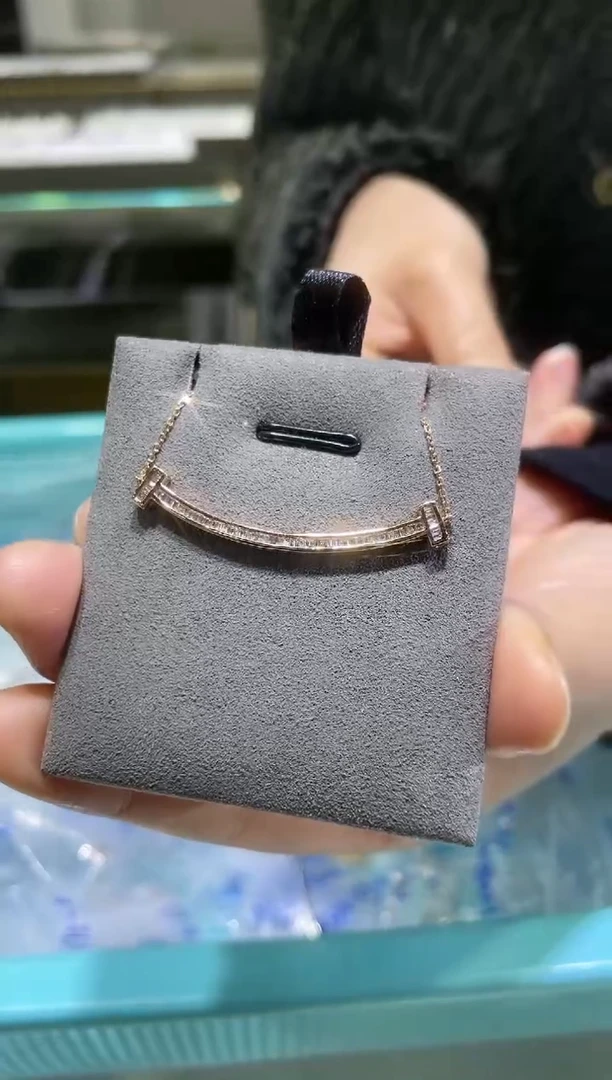 【闪购商品】钻石颈饰18K金镶嵌项链