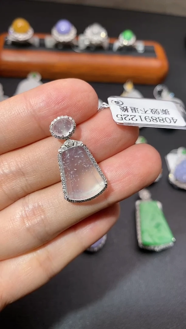 【闪购商品】翡翠吊坠(不含链)18K金镶嵌吊坠