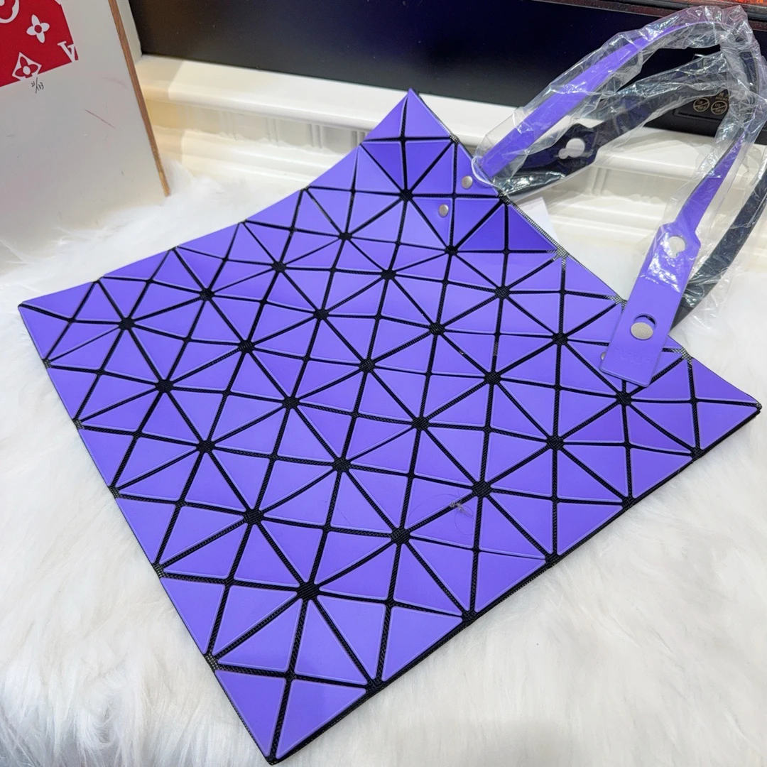 95新 Issey Miyake/三宅一生 三宅一生薰衣草紫手提单肩包a5839