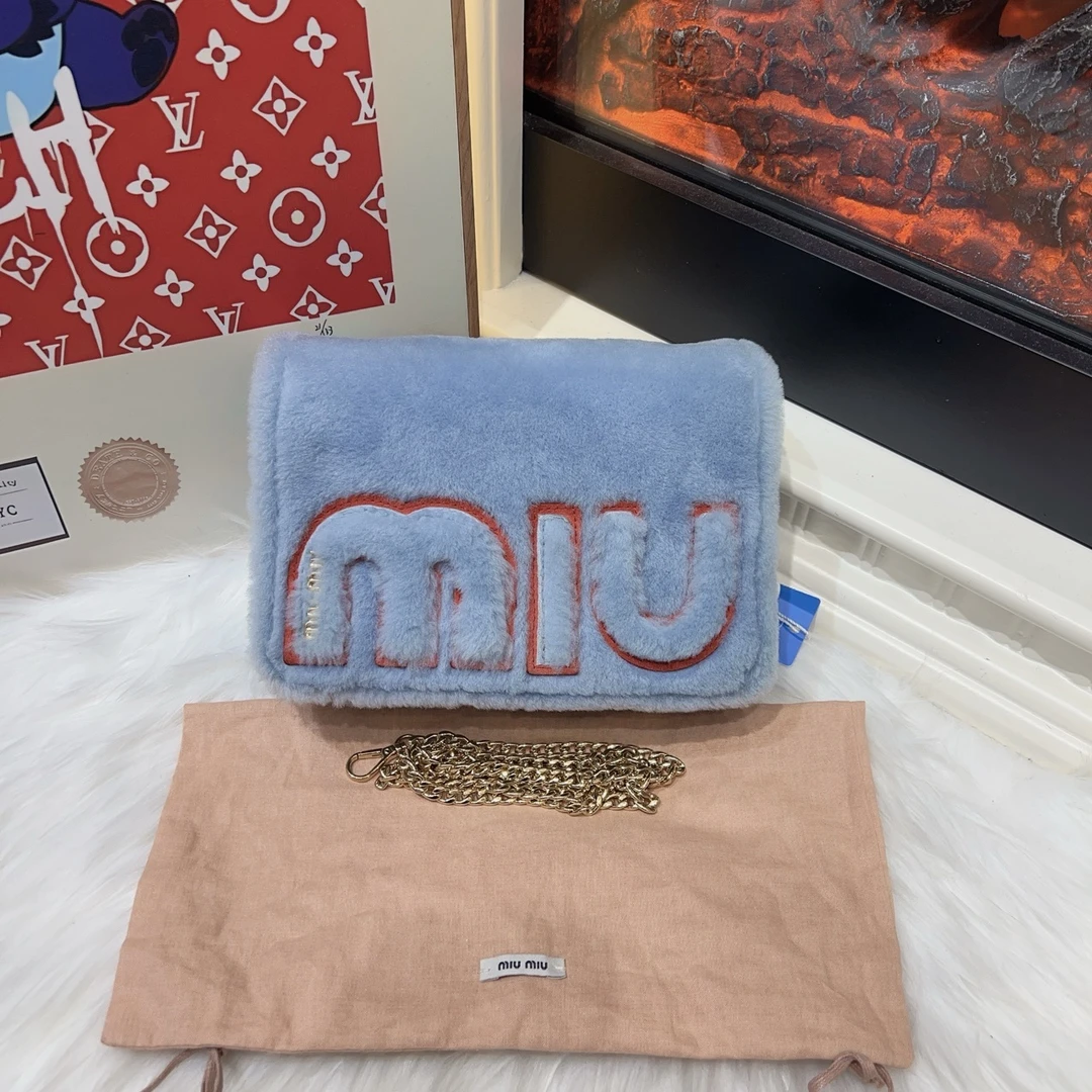 95新 MIU MIU/缪缪 缪缪miumiu新款毛毛斜挎包 a5231
