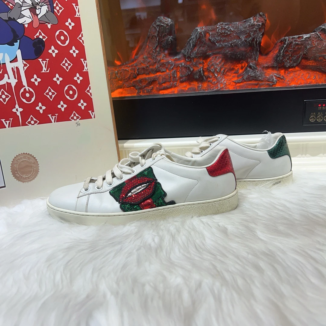 95新 GUCCI/古驰 古驰红唇小白鞋36.5码 cj2385