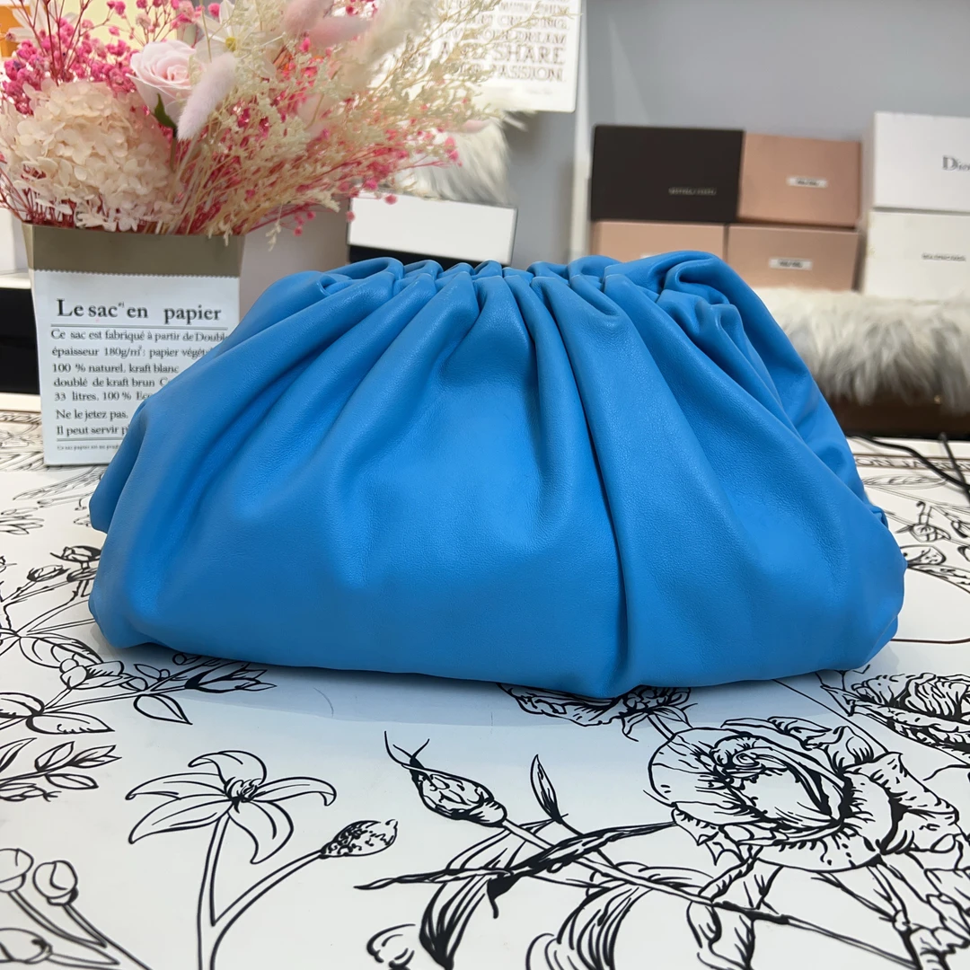 95新 BOTTEGA VENETA/葆蝶家 Bv蓝色云朵晚宴包a1784时尚