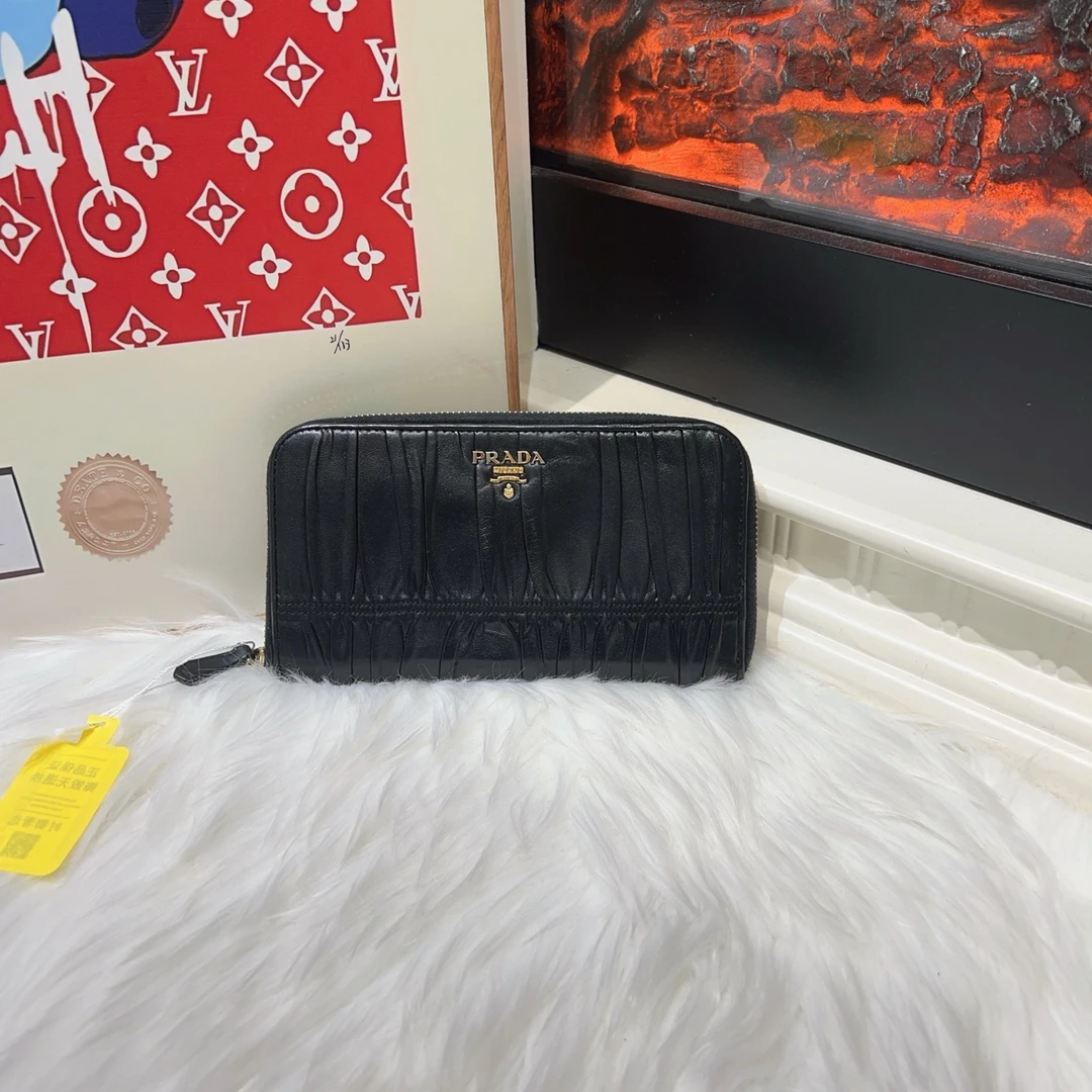 95新 Prada/普拉达 prada普拉达褶皱长款钱包 a4974