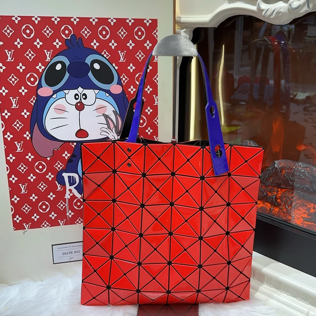 95新 Issey Miyake/三宅一生 三宅一生西瓜红手提单肩包 a5158