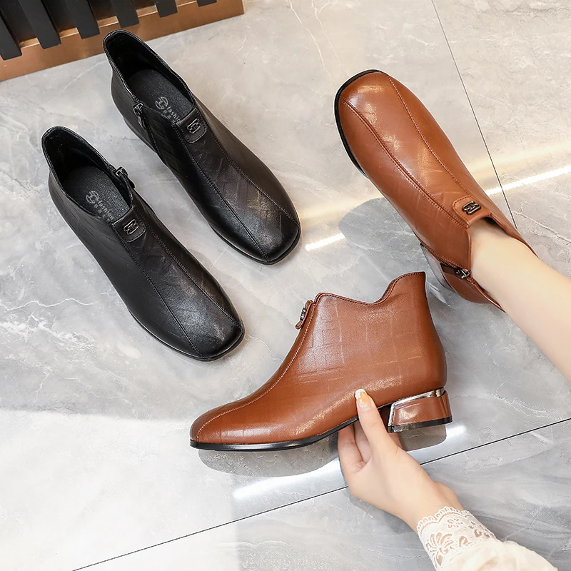 83316秋冬真皮平底妈妈鞋百搭时尚女鞋软底粗跟圆头舒适短靴