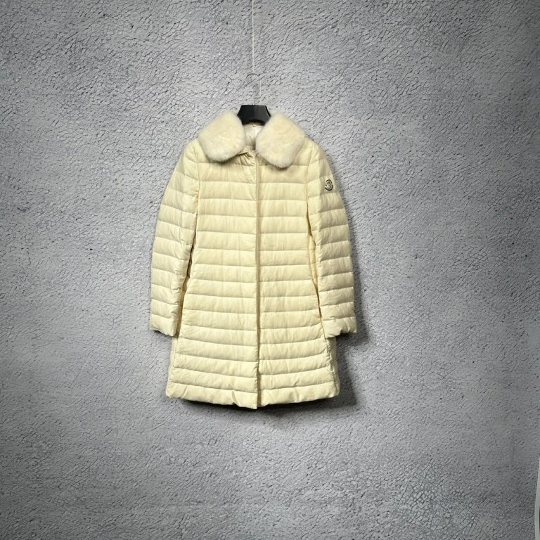 99 Moncler 蒙口/盟可睐 白色长款貂毛领羽绒服 尺码:2码