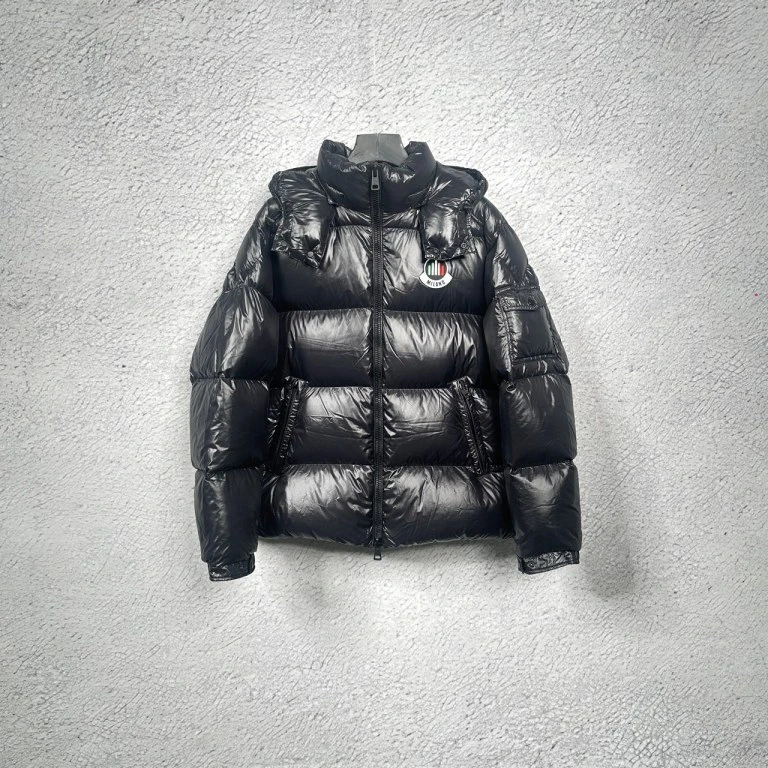 99 Moncler 蒙口/盟可睐 MILANO限定短款黑色羽绒服 尺码：5
