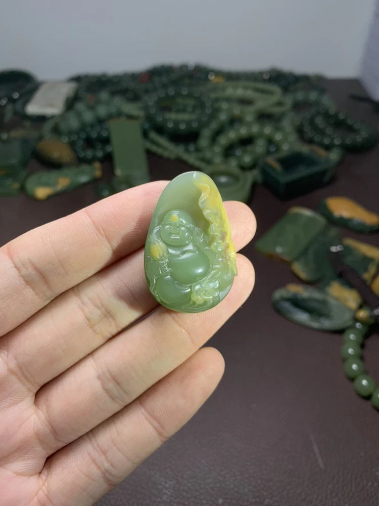 河磨玉小精品俏色佛公吊坠 不议价 免开尊口