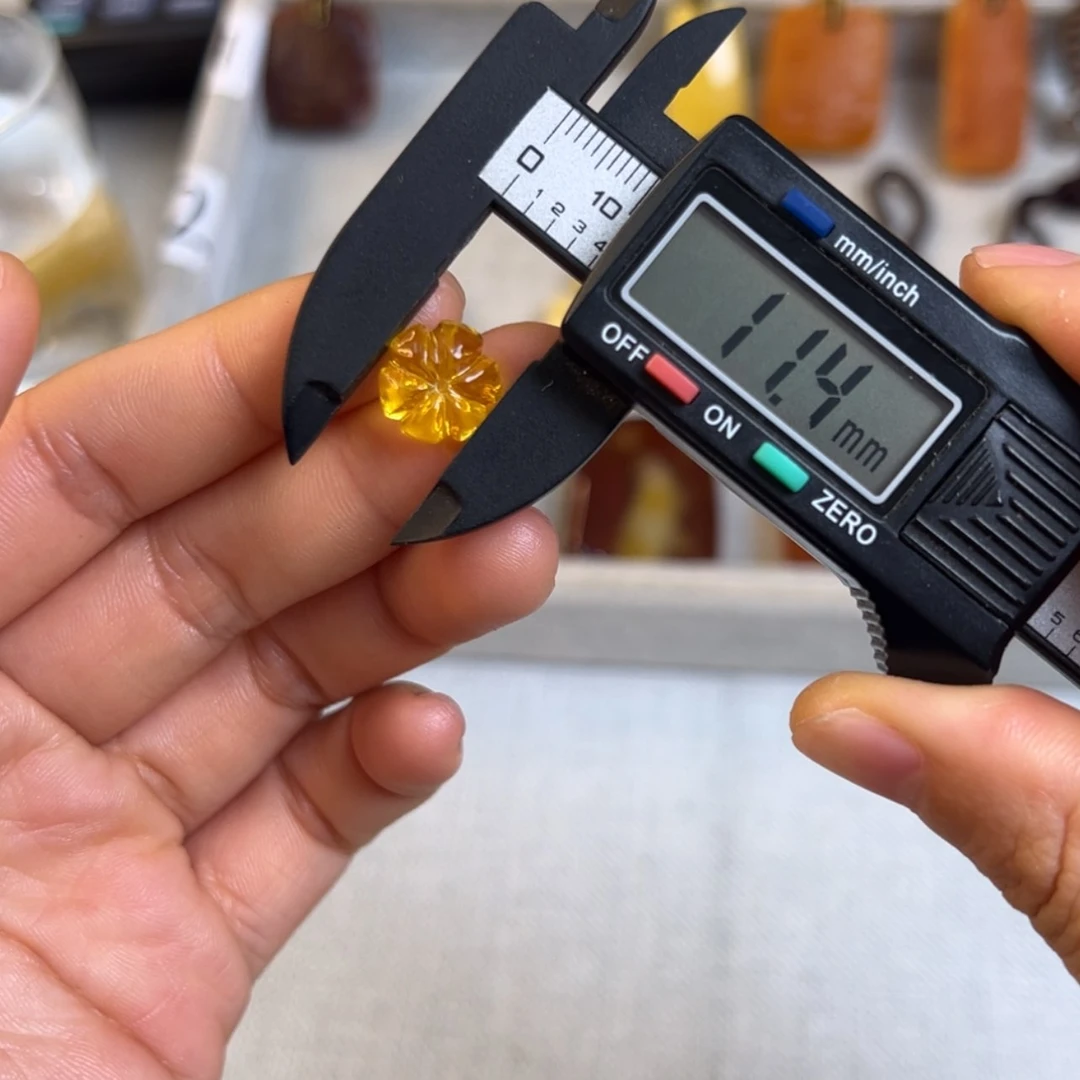 【闪购商品】琥珀裸石未镶嵌