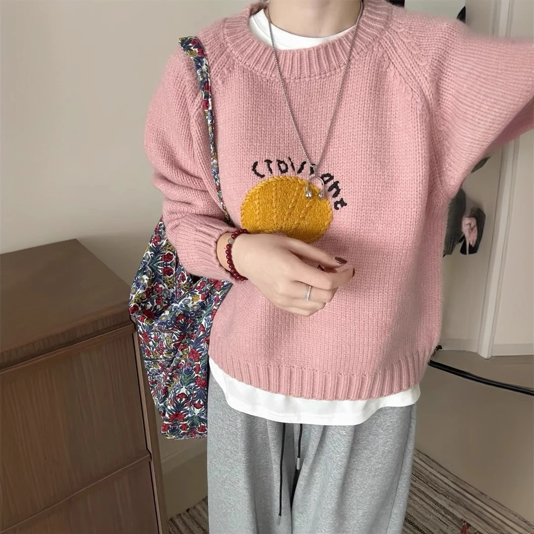 卡通字母芒果刺绣圆领毛衣套头女秋冬宽松外穿加厚减龄针织衫上衣