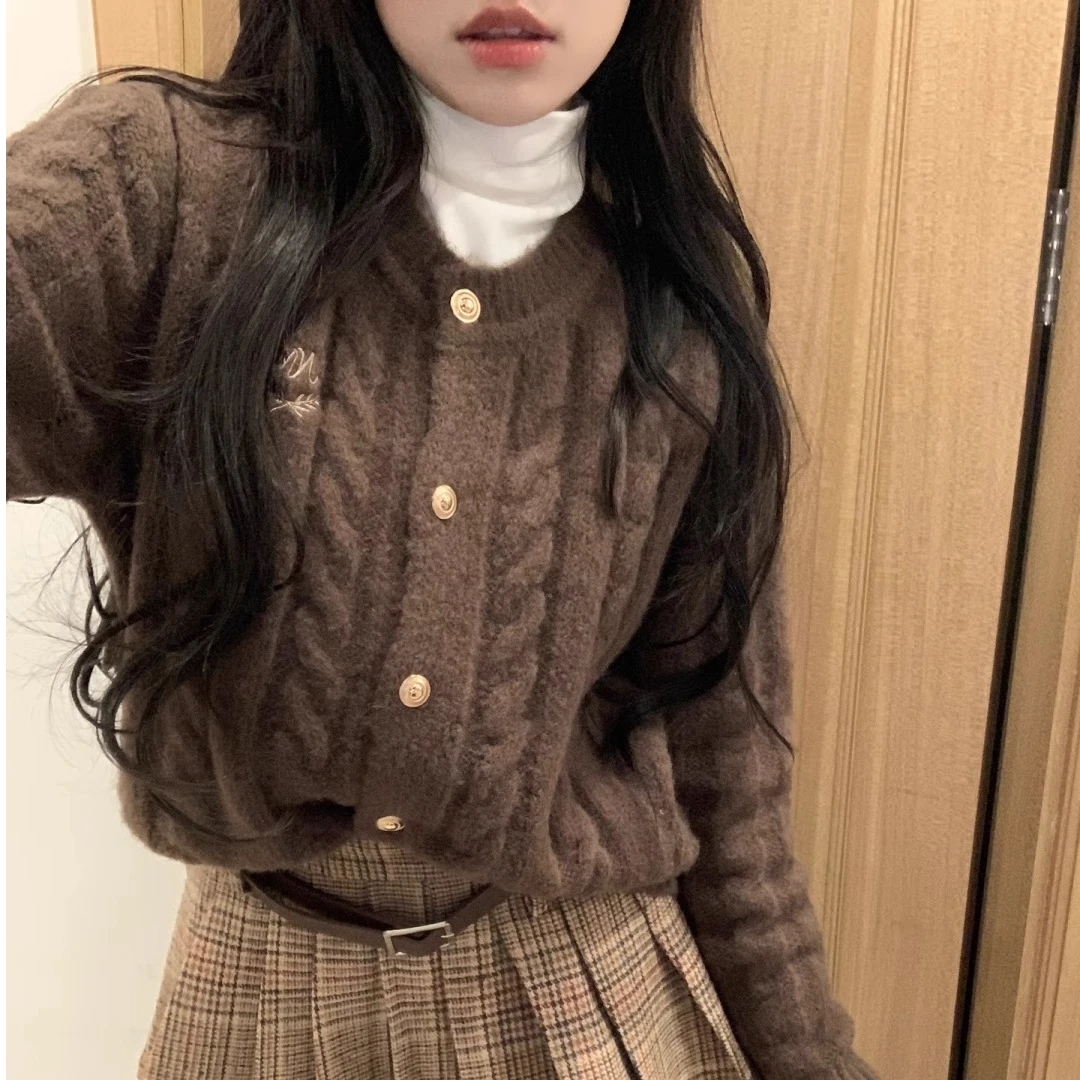 2025新款秋冬季小个子茶系穿搭咖色麻花针织衫毛衣洋气减龄上衣女