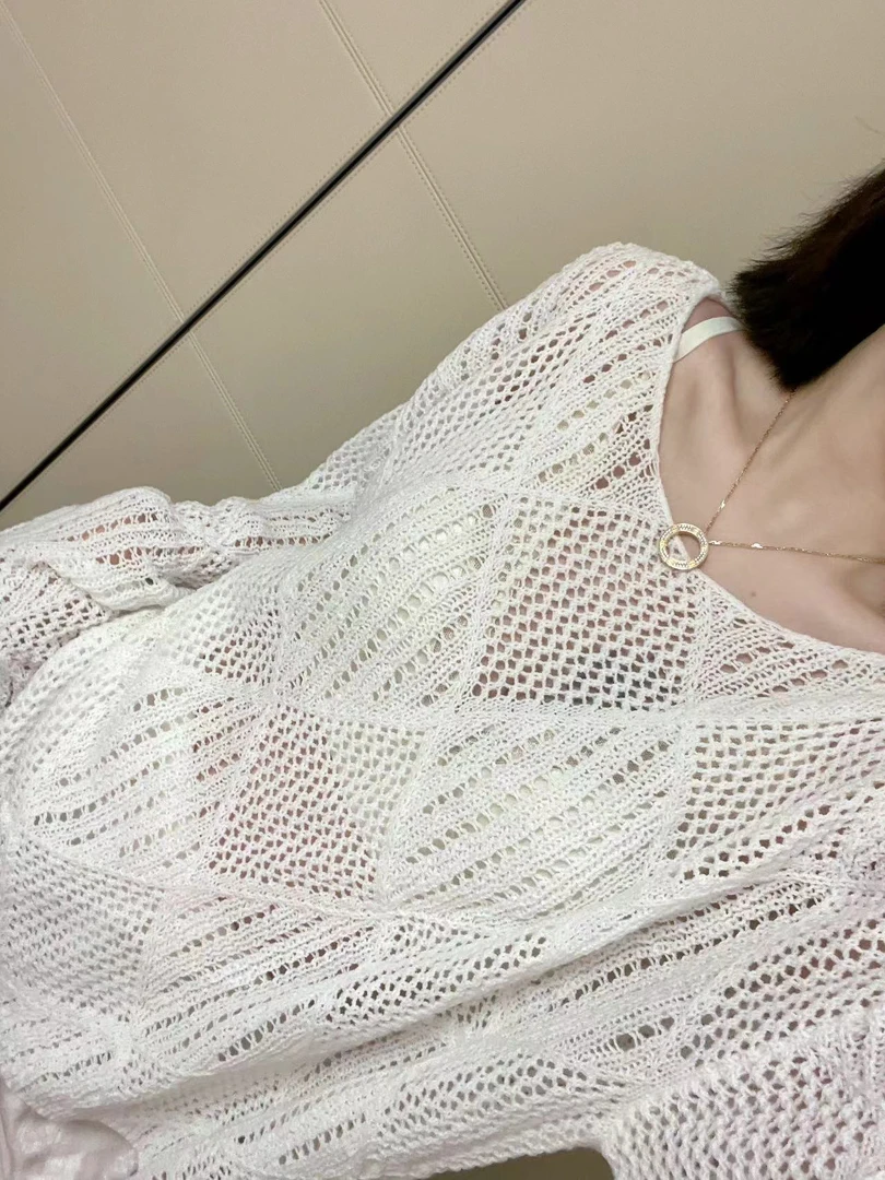 【哝哝服饰】2024年春球新款纯色镂空针织长袖圆领上衣203-01691007