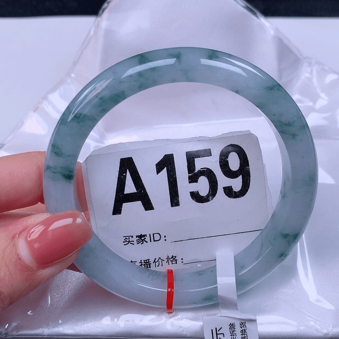 翡翠手镯未镶嵌正圈