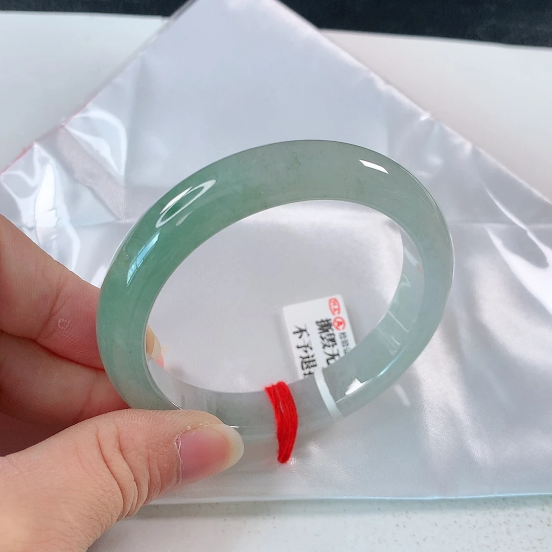 翡翠手镯未镶嵌 N 正圈①①⑥