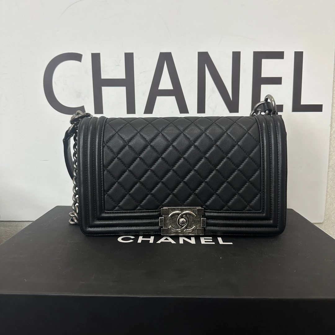95新 Chanel/香奈儿 艾瑟尔奢品/黑银中号leboy/2740定金