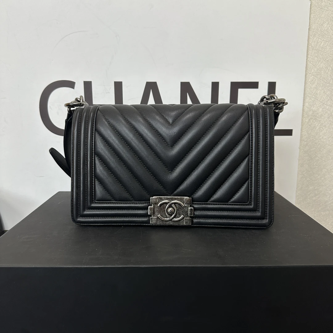 95新 Chanel/香奈儿 艾瑟尔奢品/黑银v纹中号leboy/7720定金