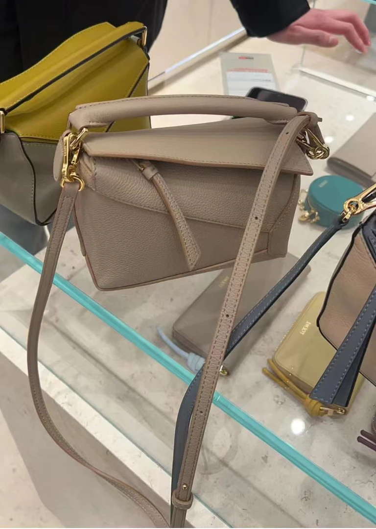 全新未使用 LOEWE/罗意威 罗意威迷你新款puzzle包