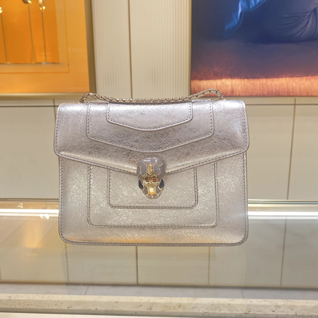 全新未使用 BVLGARI/宝格丽 宝格丽牛皮银色斜跨包