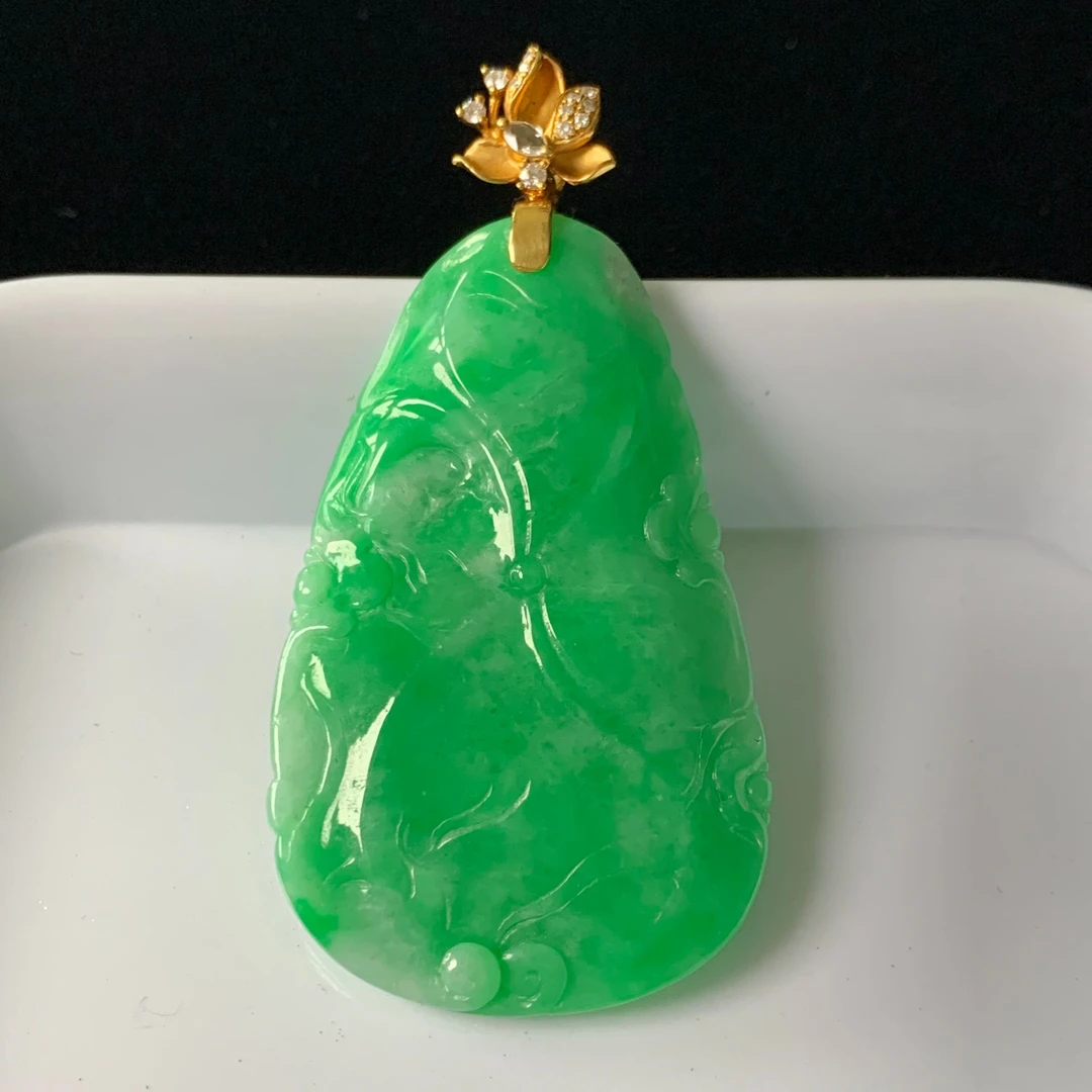 翡翠吊坠18K金镶嵌绿色巧雕和和美美年年有余冰阳绿精美满色俏色