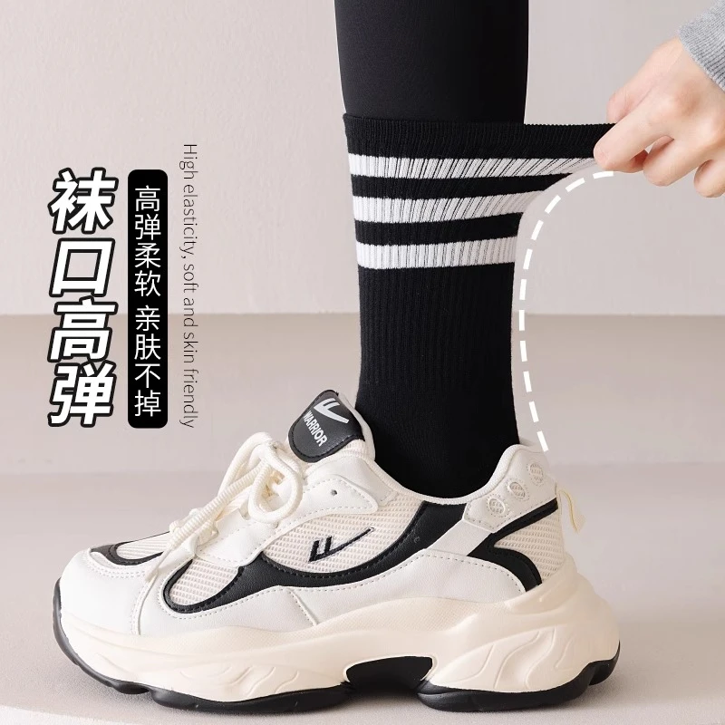 配鲨鱼裤的袜子女秋冬中筒袜纯棉白色ins潮网红运动春秋条纹长袜