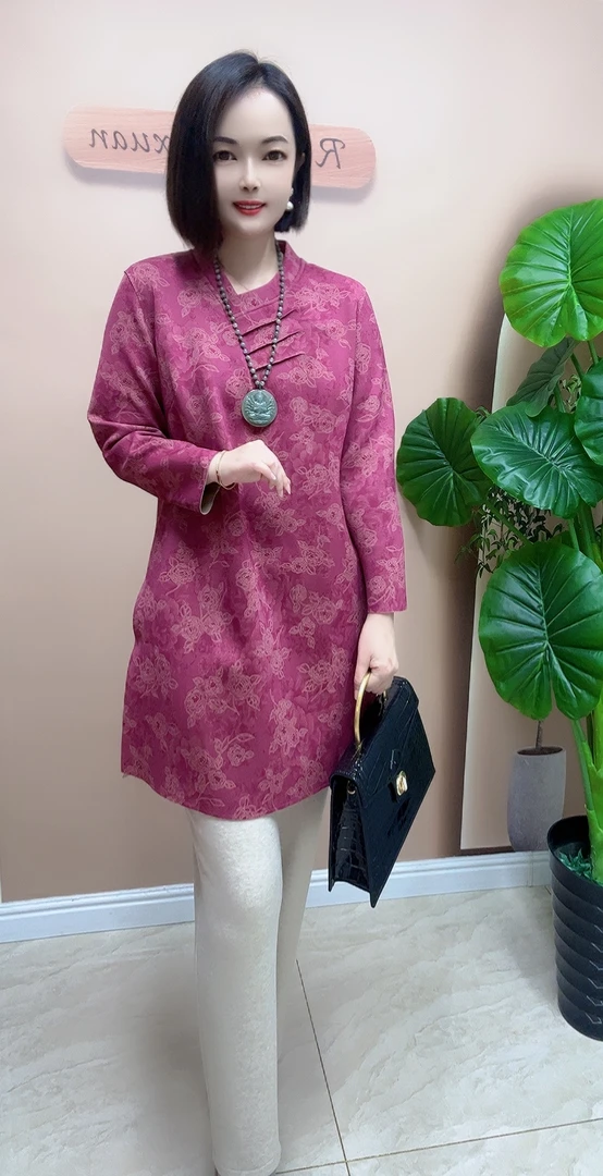 2024秋冬国潮复古风V领设计款玫瑰印花空气棉大衫