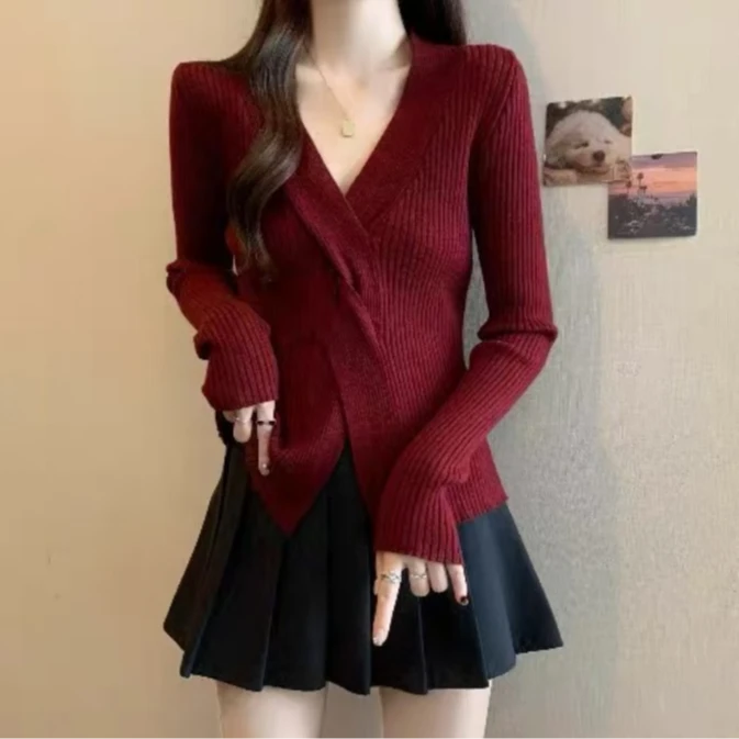 （9973）大码女装遮肚子V领纽扣长袖针织衫秋冬胖妹妹修身显瘦上衣