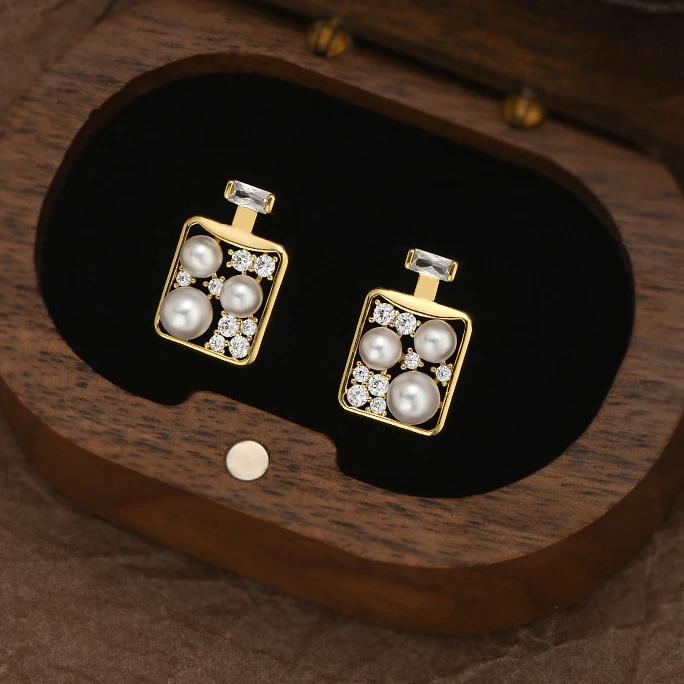 铜合金合成锆石耳饰 S925银针复古法式耳钉女小众设计百搭简约ins