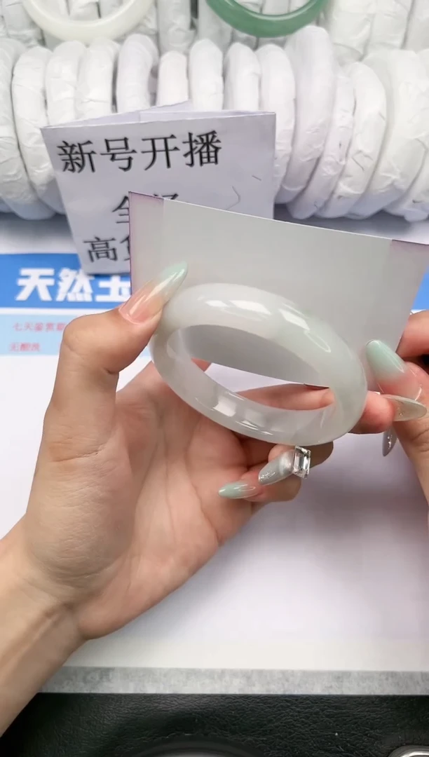 【闪购商品】石英质玉手镯未镶嵌185-56.3