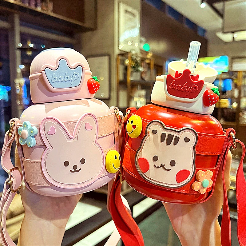 316可爱超萌儿童吸管保温杯背带斜跨宝宝水杯小学生户外便携水壶