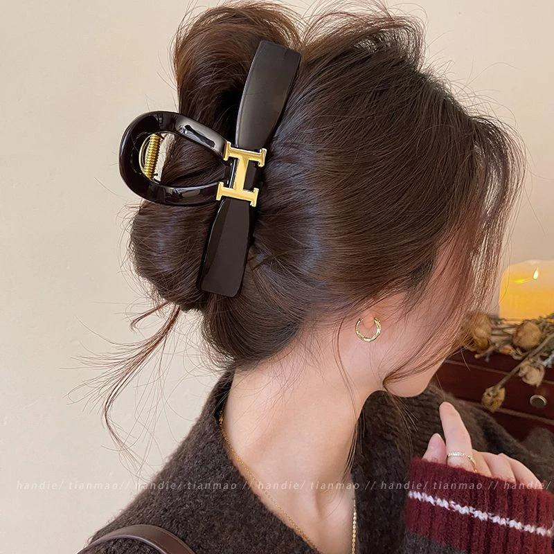 高级感大号发量多字母抓夹女2024新款高端发夹后脑勺秋冬鲨鱼夹子