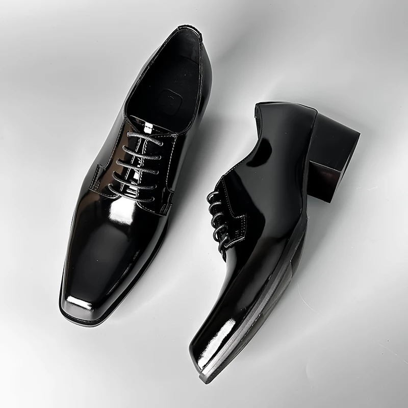 原创设计款欧美时尚高跟男士皮鞋秋季休闲亮皮真皮方头德比鞋黑色