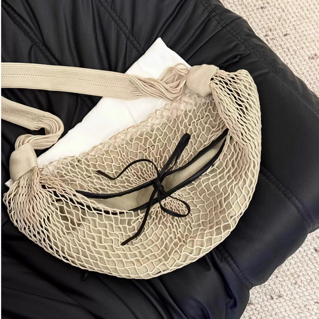 新品网红同款时尚百搭撞色休闲网兜编织牛角设计黑色单肩斜挎包包