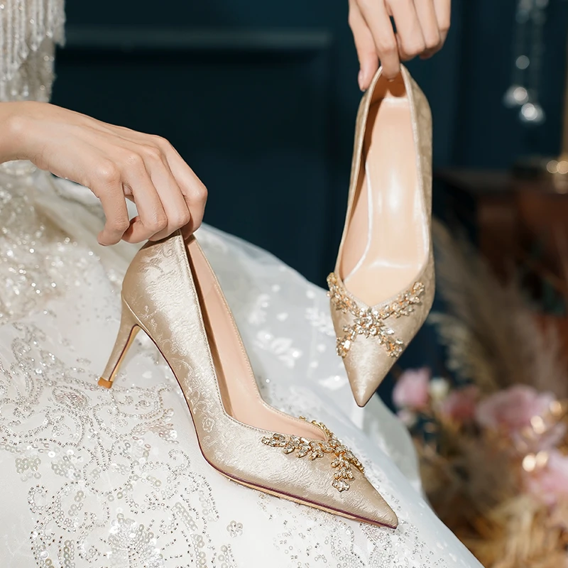 新中式国风刺绣浅香槟色婚鞋新娘鞋秀禾服礼服水钻细跟高跟鞋女鞋