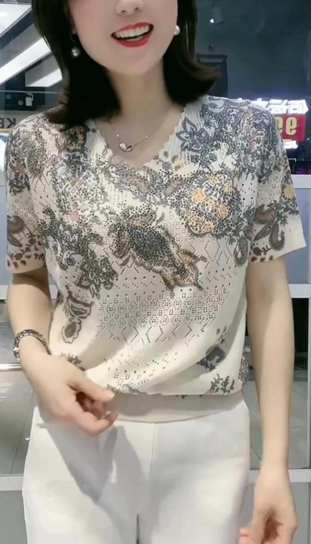 时尚印花烫钻女士夏季新款宽松显瘦洋气高档v领上衣7