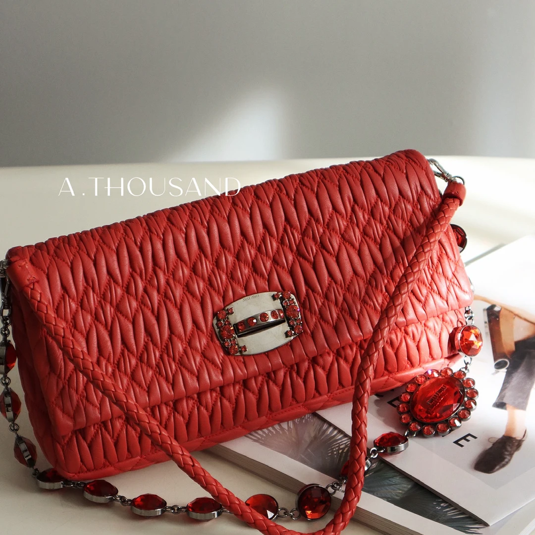 95新 MIU MIU/缪缪 Miumiu红色褶皱钻扣宝石链条双链包肩包质感