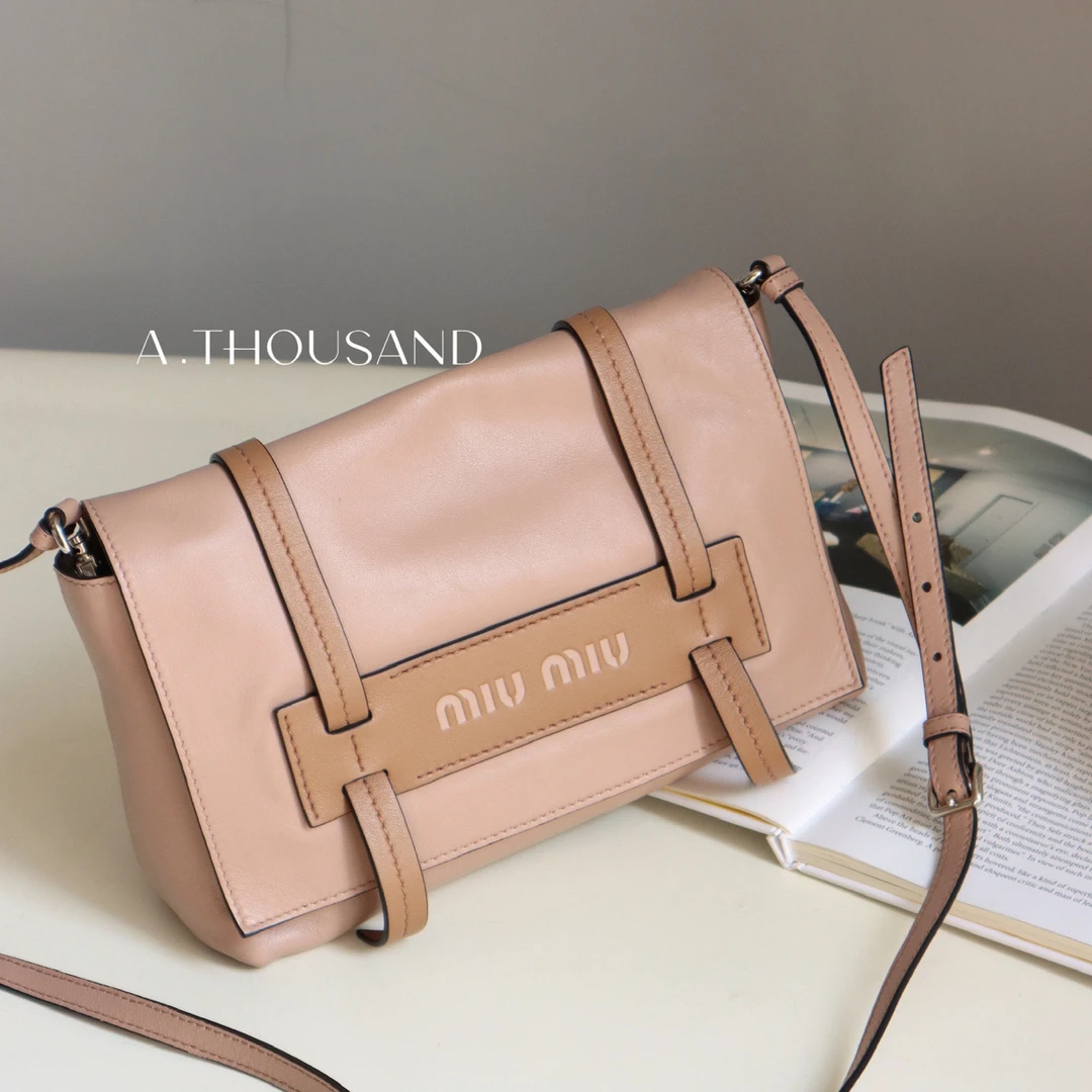 95新 MIU MIU/缪缪 奶茶色邮差单肩包