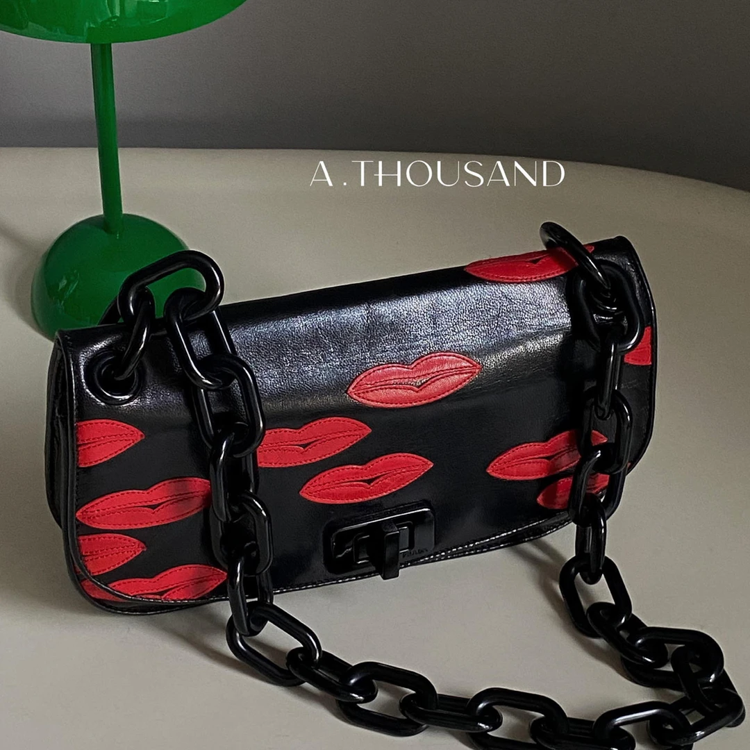95新 Prada/普拉达 Prada红唇亚克力单肩包女士黑色时尚